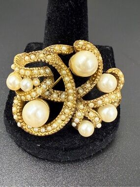 GOLDETTE Vintage Brooch